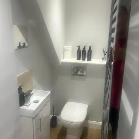 Modern 2 Bed Flat Near North Street, Ashton Gate