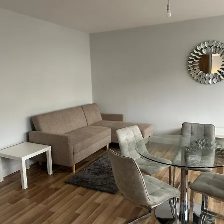 Modern 2 Bed Flat Near North Street, Ashton Gate *