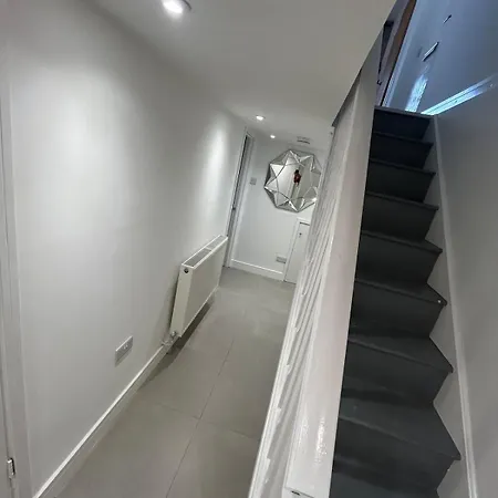 Modern 2 Bed Flat Near North Street, Ashton Gate * Bristol