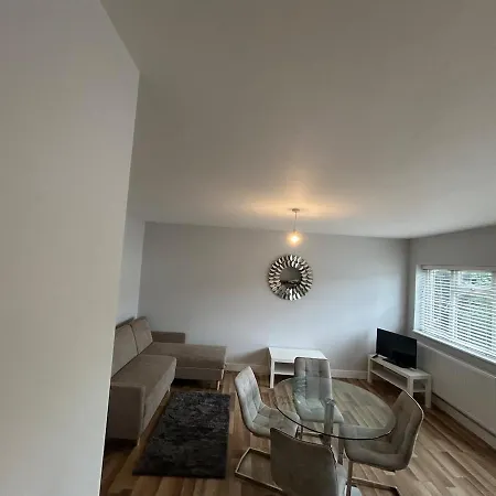 Modern 2 Bed Flat Near North Street, Ashton Gate * Bristol