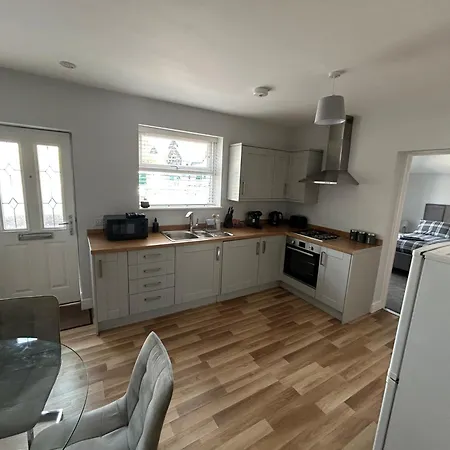 Modern 2 Bed Flat Near North Street, Ashton Gate * Bristol
